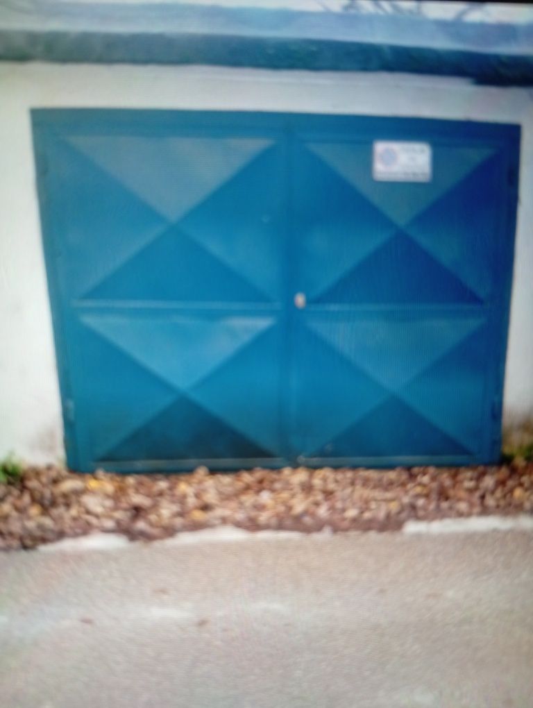 Дава се под наем Гараж / Паркомясто в Враца, Квартал 103 - 18 кв.м за 59.67 € - Снимка #1