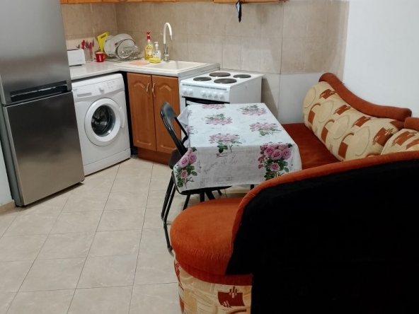 Дава се под наем Тристаен апартамент в Варна, Базар Левски - 78 кв.м за 548.25 € - Снимка #1