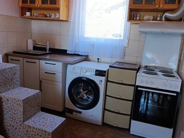 Дава се под наем Къща в Перник, Калкас - 92 кв.м за 398.82 € - Снимка #1
