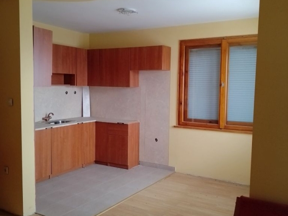 Етаж от къща в Асеновград - 100 кв.м за 3 €/кв.м - Снимка #1