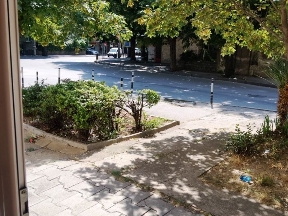 Дава се под наем Магазин в Плевен, Идеален център - 36 кв.м за 229.5 € - Снимка #1