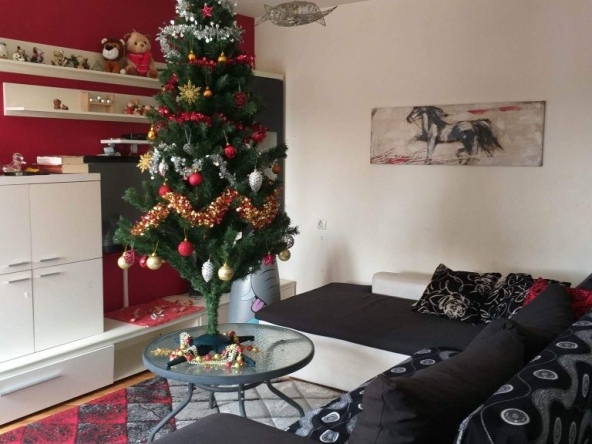 Дава се под наем Къща в Разград, Варош - 70 кв.м за 357 € - Снимка #1