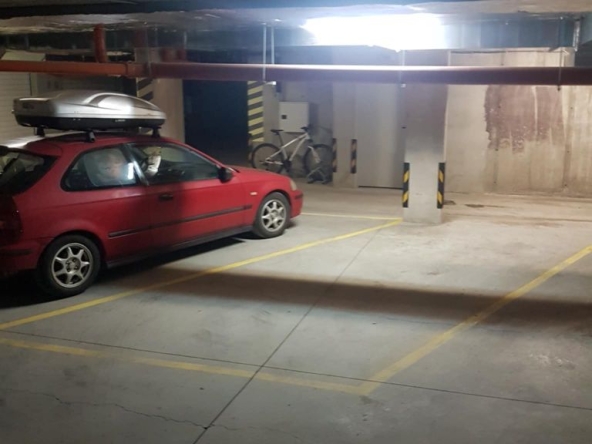 Дава се под наем Гараж / Паркомясто в София, Борово - 12 кв.м за 61.2 € - Снимка #1