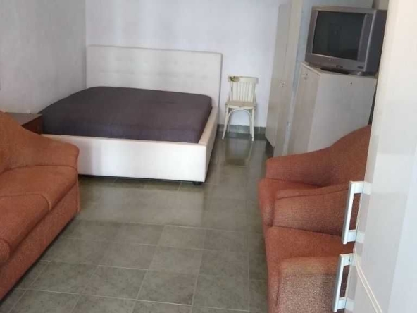 Дава се под наем Едностаен апартамент в Бургас, Лазур - 40 кв.м за 125 € - Снимка #1