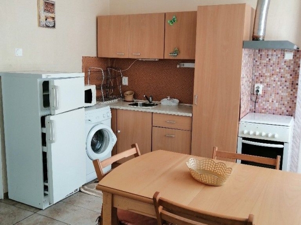 Дава се под наем Етаж от къща в Плевен, Широк център - 100 кв.м за 331.5 € - Снимка #1