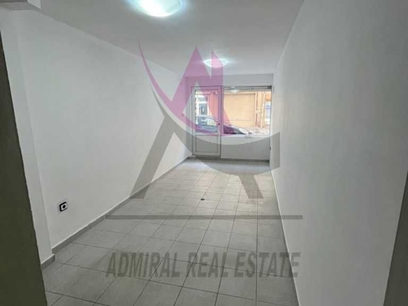 Дава се под наем Офис в Варна, Лятно кино Тракия - 25 кв.м за 225 € - Снимка #1