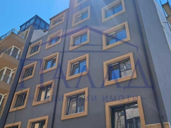 Тристаен апартамент в Варна, Автогара - 101 кв.м за 1529 €/кв.м - Снимка #1