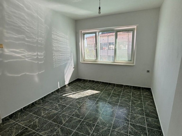 Дава се под наем Двустаен апартамент в Враца, Кемера - Художник - 29 кв.м за 255 € - Снимка #1