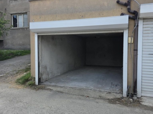 Гараж / Паркомясто в Кюстендил, Център - 19 кв.м за 966 €/кв.м - Снимка #1