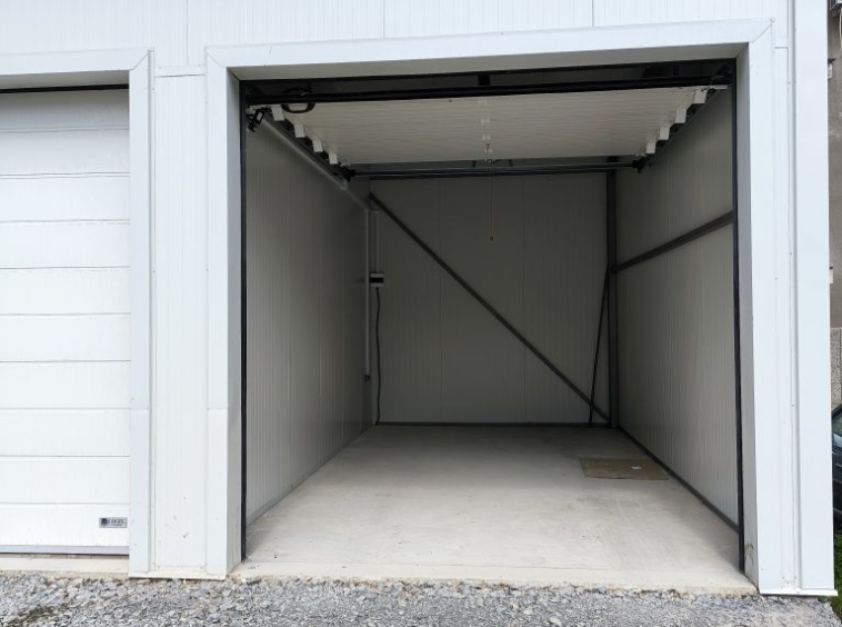 Дава се под наем Гараж / Паркомясто в Монтана, Парта 1 - 17 кв.м за 102 € - Снимка #1