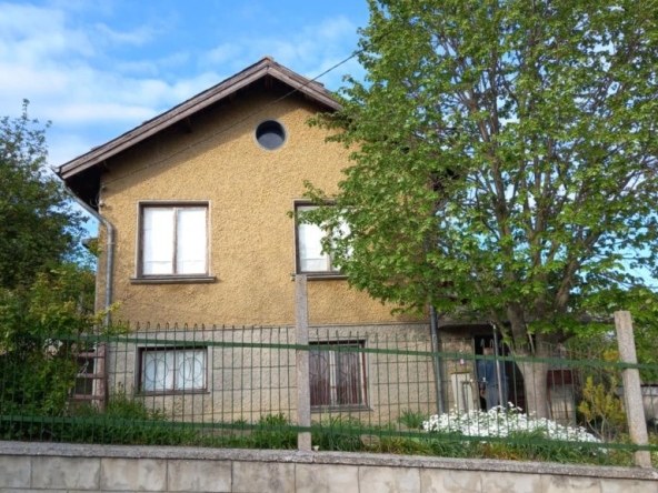 Къща в Шумен, 2-ри корпус - 140 кв.м за 401 €/кв.м - Снимка #1