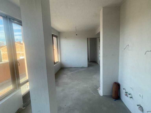 Тристаен апартамент в Пловдив, Център - 100 кв.м за 2153 €/кв.м - Снимка #1