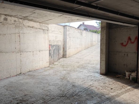 Гараж / Паркомясто в Стара Загора, Железник - център - 26 кв.м за 712 €/кв.м - Снимка #1