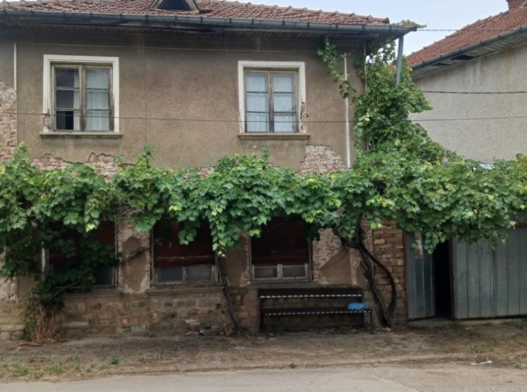 Къща в с. Ряховците, Област Габрово - 1 кв.м за 51000 €/кв.м - Снимка #1