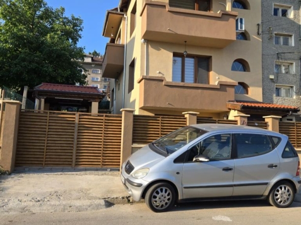 Къща в Ловеч, Младост - 230 кв.м за 2131 €/кв.м - Снимка #1