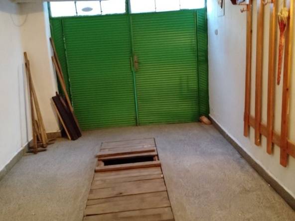 Дава се под наем Гараж / Паркомясто в Търговище, Център - 20 кв.м за 51 € - Снимка #1