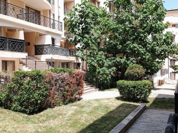 Дава се под наем Двустаен апартамент в к.к. Златни пясъци - 75 кв.м за 400 € - Снимка #1