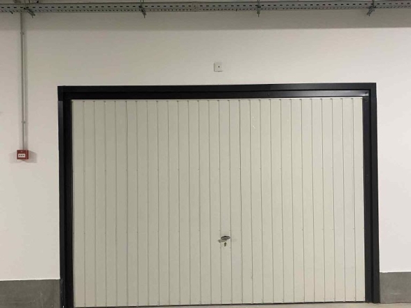 Дава се под наем Гараж / Паркомясто в София, Връбница 1 - 22 кв.м за 127.5 € - Снимка #1