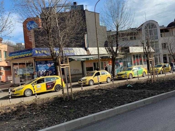 Дава се под наем Магазин в София, Света Троица - 90 кв.м за 1250 € - Снимка #1