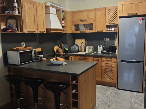 Дава се под наем Двустаен апартамент в София, Витоша - 64 кв.м за 747.66 € - Снимка #1