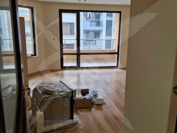 Дава се под наем Тристаен апартамент в Варна, Окръжна болница - 80 кв.м за 847.62 € - Снимка #1