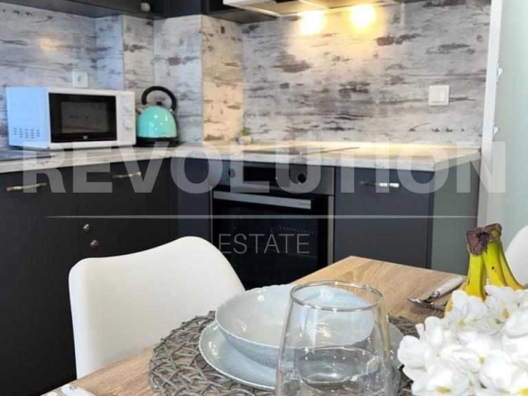 Дава се под наем Двустаен апартамент в Варна, Център - 55 кв.м за 510 € - Снимка #1
