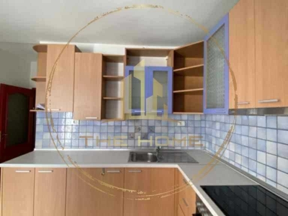 Дава се под наем Четиристаен апартамент в Варна, Център - 130 кв.м за 747.66 € - Снимка #1