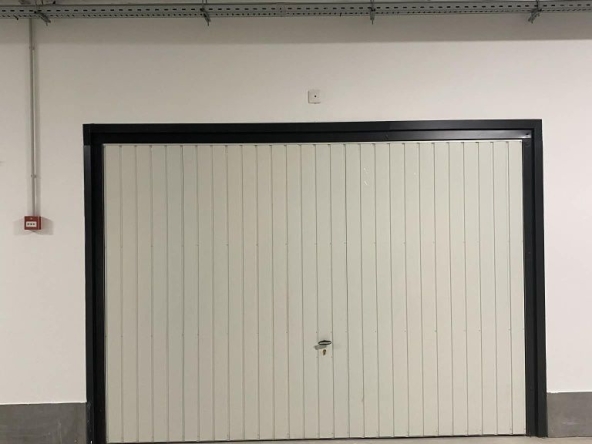 Дава се под наем Гараж / Паркомясто в София, Връбница 1 - 20 кв.м за 109.65 € - Снимка #1