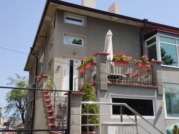 Етаж от къща в Варна, Аспарухово - 100 кв.м за 1530 €/кв.м - Снимка #1