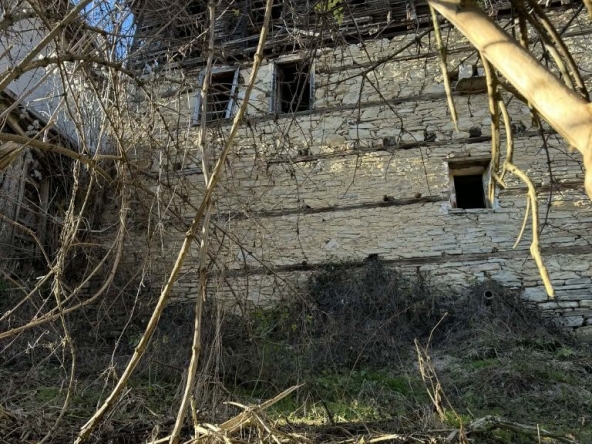 Къща в с. Момчиловци, Област Смолян - 240 кв.м за 34 €/кв.м - Снимка #1