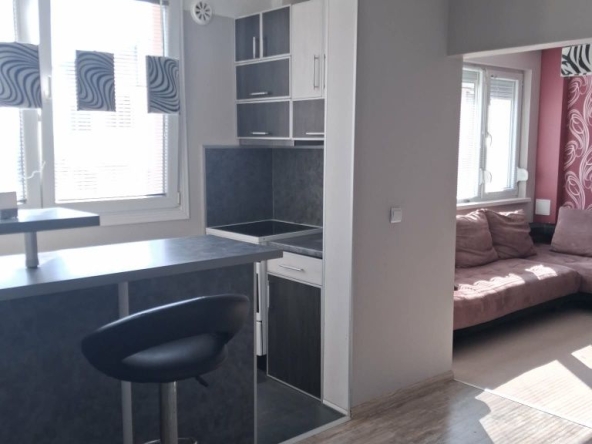 Дава се под наем Двустаен апартамент в Карлово - 70 кв.м за 348.84 € - Снимка #1