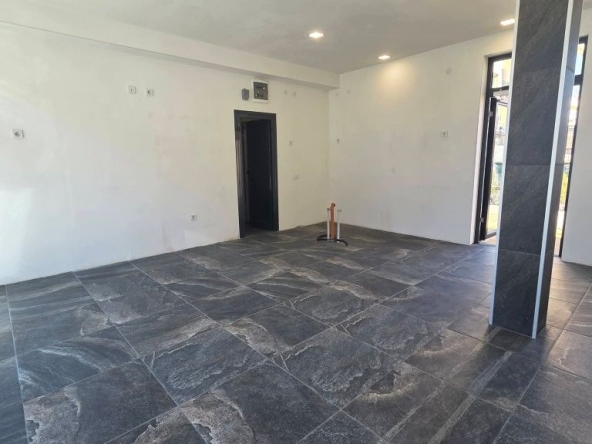 Дава се под наем Заведение в Кюстендил, Център - 250 кв.м за 2593.35 € - Снимка #1