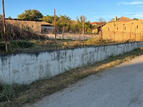 Парцел в Търговище, Промишлена зона - 850 кв.м за 9 €/кв.м - Снимка #1