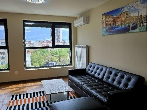 Дава се под наем Двустаен апартамент в София, Център - 70 кв.м за 946.56 € - Снимка #1