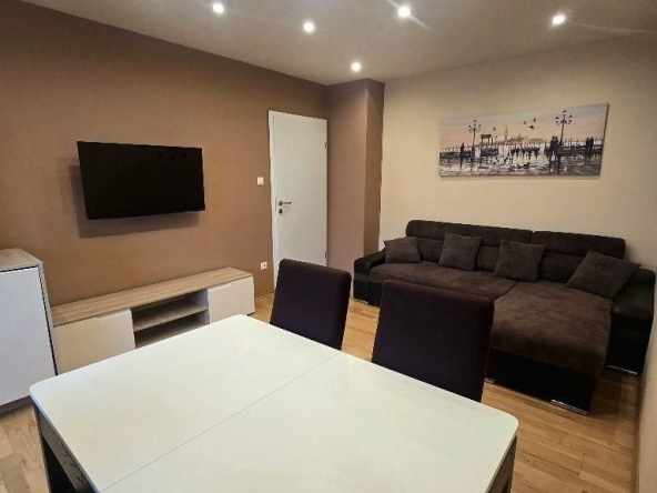 Дава се под наем Тристаен апартамент в София, Дружба 2 - 75 кв.м за 746.64 € - Снимка #1