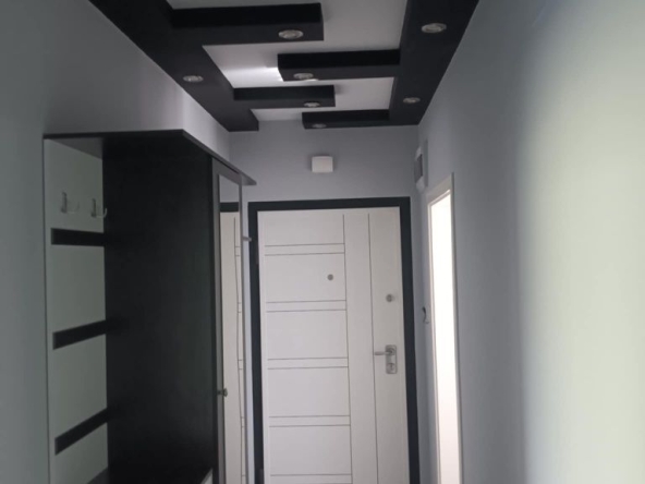Дава се под наем Тристаен апартамент в Асеновград - 76 кв.м за 508.47 € - Снимка #1