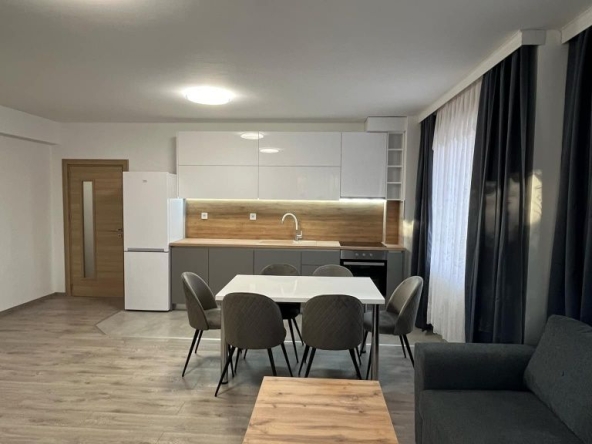 Дава се под наем Тристаен апартамент в Асеновград - 120 кв.м за 484.5 € - Снимка #1