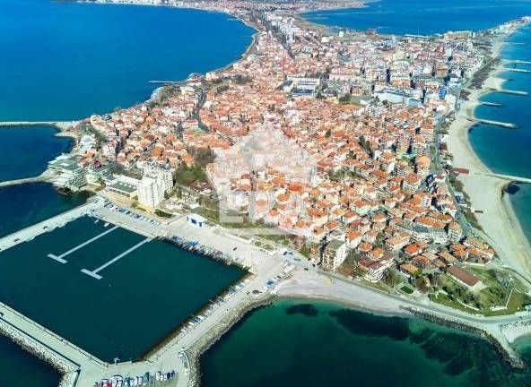 Тристаен апартамент в Поморие - 102 кв.м за 747 €/кв.м - Снимка #1