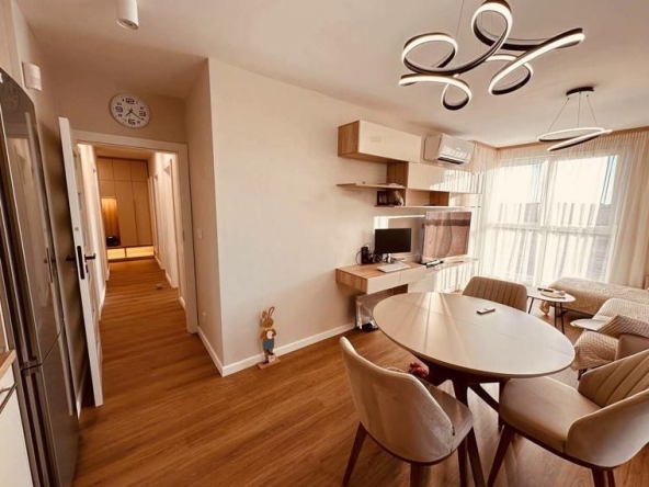 Дава се под наем Тристаен апартамент в Бургас, Изгрев - 98 кв.м за 1071 € - Снимка #1