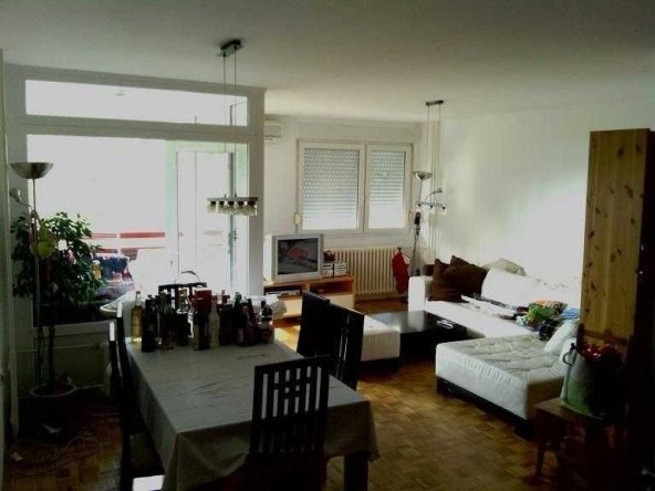 Дава се под наем Тристаен апартамент в Пловдив, Тракия - 85 кв.м за 438.6 € - Снимка #1