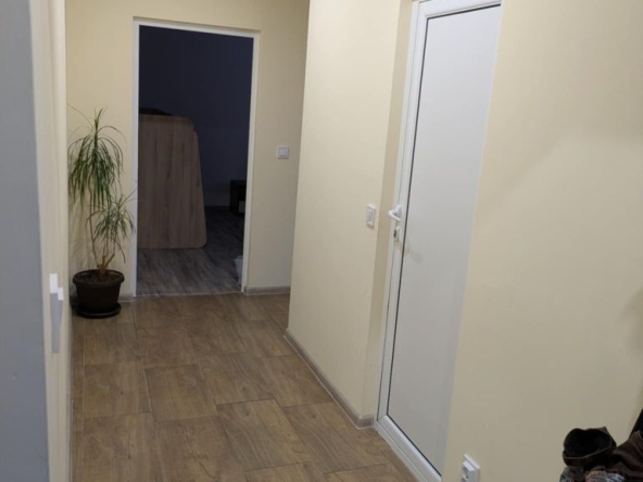 Дава се под наем Едностаен апартамент в Враца, Младост - 43 кв.м за 255 € - Снимка #1