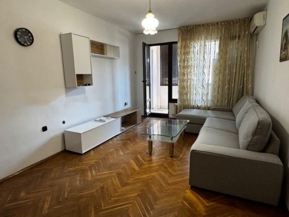 Дава се под наем Тристаен апартамент в Пловдив, Център - 110 кв.м за 500 € - Снимка #1