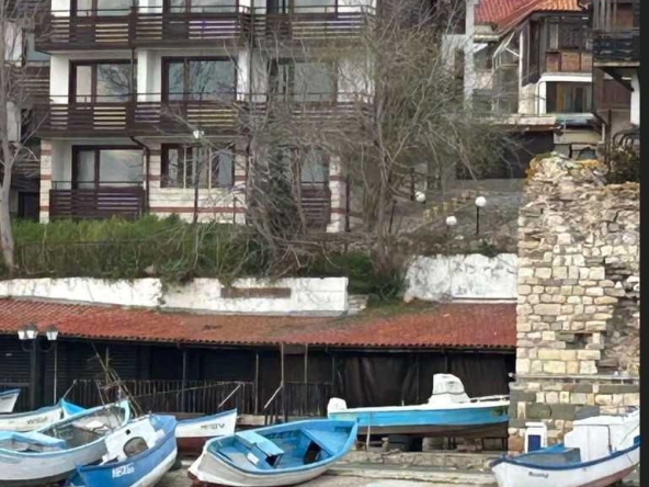 Хотел в Несебър - 950 кв.м за 1396 €/кв.м - Снимка #1