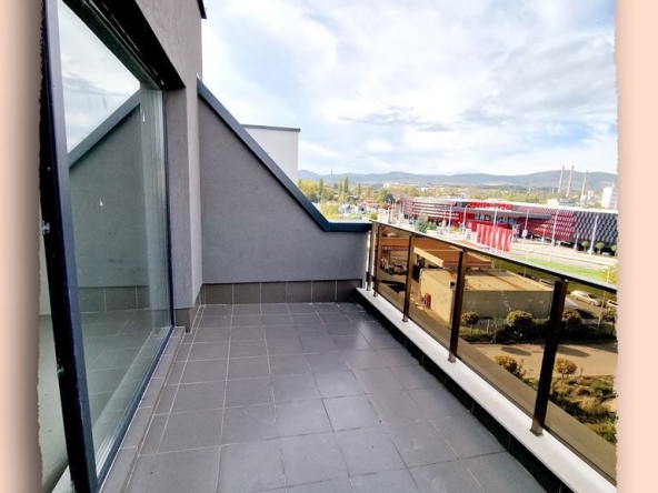 Тристаен апартамент в Перник, Изток - 103 кв.м за 1355 €/кв.м - Снимка #1