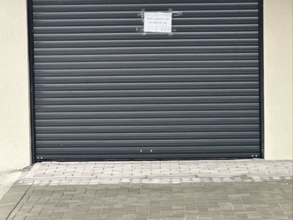 Дава се под наем Гараж / Паркомясто в София, Хладилника - 34 кв.м за 129.54 € - Снимка #1