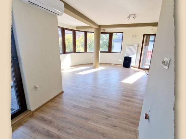 Дава се под наем Офис в Перник, Център - 80 кв.м за 409 € - Снимка #1