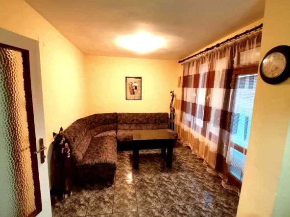 Дава се под наем Тристаен апартамент в Бургас, Възраждане - 80 кв.м за 229.5 € - Снимка #1