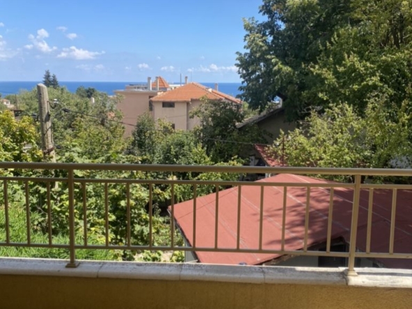 Дава се под наем Тристаен апартамент в Варна, Бриз - 80 кв.м за 468.69 € - Снимка #1