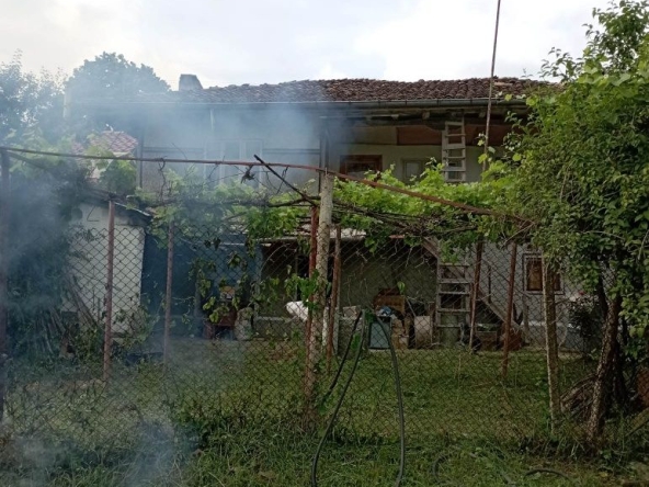 Къща в с. Янково, Област Шумен - 2000 кв.м за 9 €/кв.м - Снимка #1