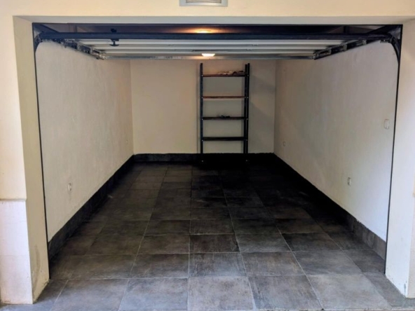 Дава се под наем Гараж / Паркомясто в София, Център - 16 кв.м за 200 € - Снимка #1